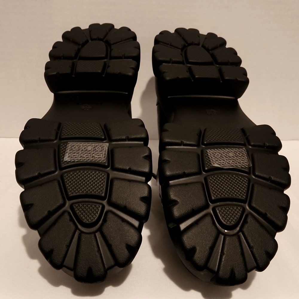 BRAND NEW/ WOMEN'S SHOES - Picture 3 of 4